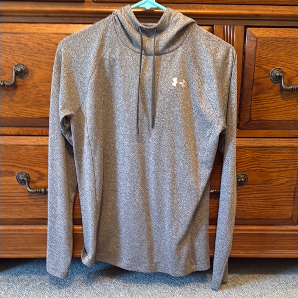Under Armour Heather Gray Loose Fit shirt with a Hood Like new